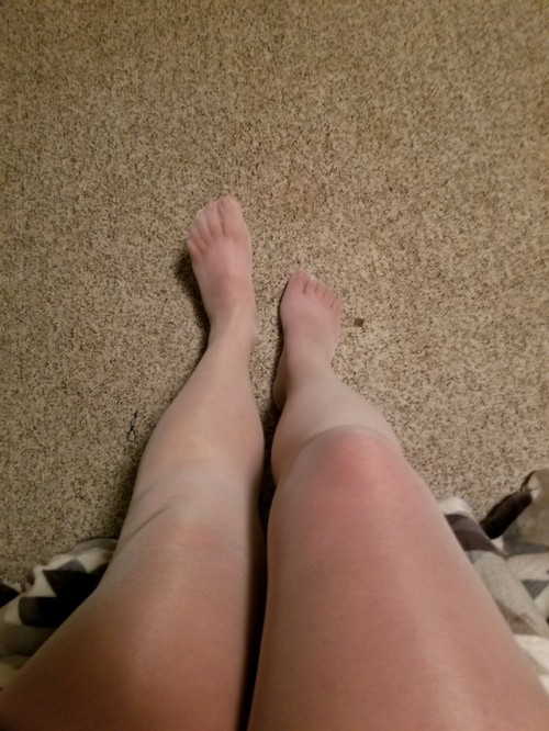 wifeandpantyhose:Man she has sexy legs and feet  so hot gonna have to blow this load soon !!