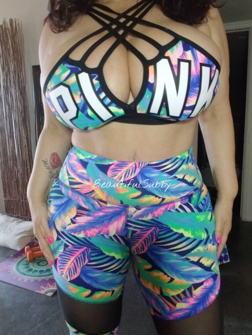 beautifulsubby:  Loving this set💞💞….  who wants to workout with me?!!!!   #Beautifulsubby #ItalianGoddess #bigboobs  😍😍