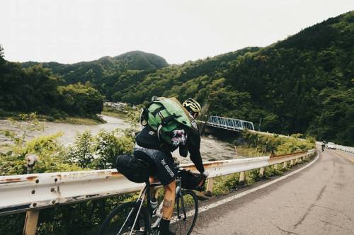 mariocranks: Nacho flowing at the japanese alps roads.  #fixedgear #trackbike #cycling #cyclingphoto