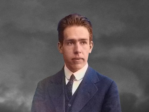 Niels BohrNiels Henrik David Bohr  (7 October 1885 – 18 November 1962) was a Danish physicist who ma