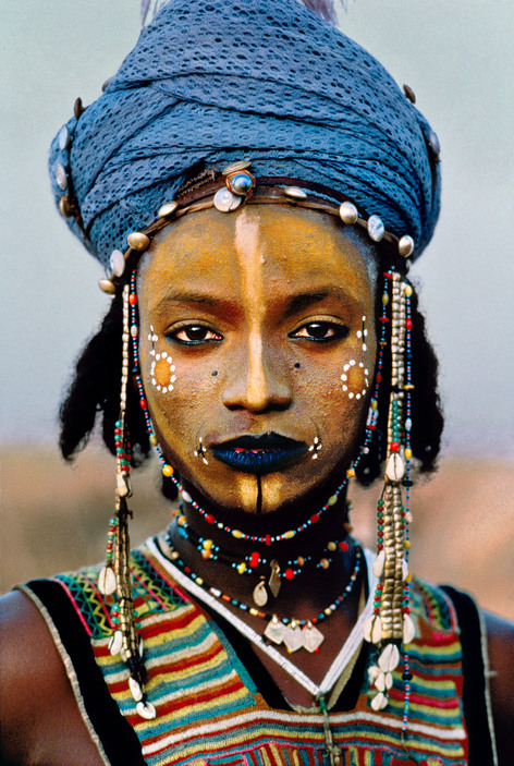 24kblk:  steve mccurry, members of the nomadic woodabe tribe. niger, 1988. 