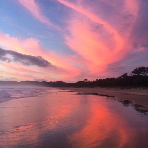 Good morning Byron Bay&hellip; @ali_byron2481 ・・・ The clouds danced beautifully today ❤️☀️#visit