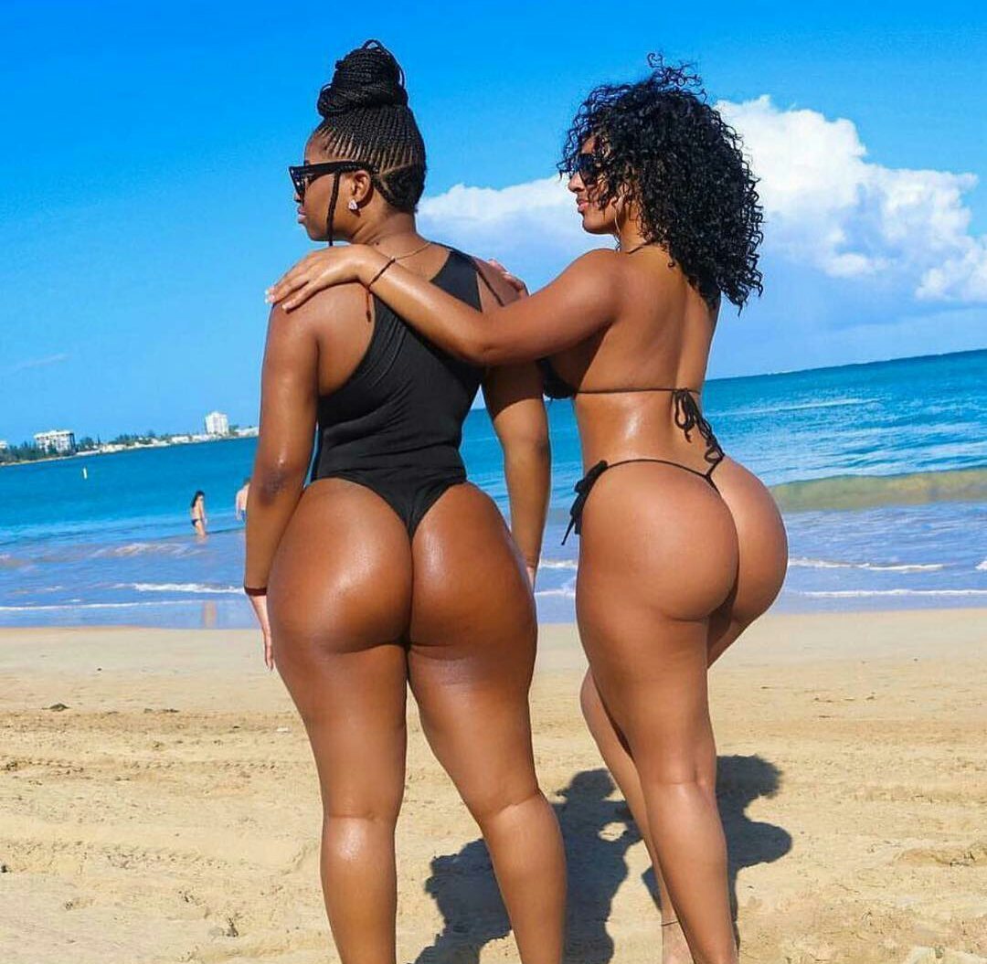 ebonytoesandfeetblk:  Double tha asses, double tha fun!!