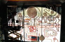 twixnmix:  Keith Haring painting the National Gallery of Victoria mural in Australia, February 1984.   In 1984 during a three week visit to Australia, New York artist, Keith Haring, undertook a number of public art events. The artist’s willingness to