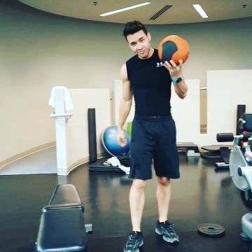 Prince Royce muestra los resultados del gimnasio; tiene cuerpo de modelo