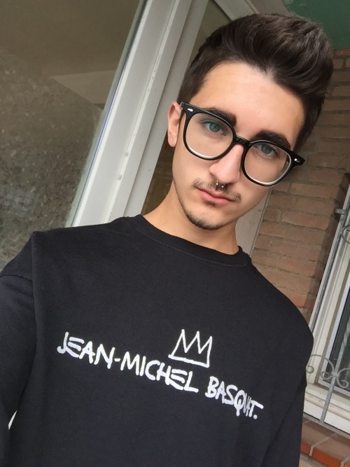 criwes:  guess who got that super cute sweater for 10€