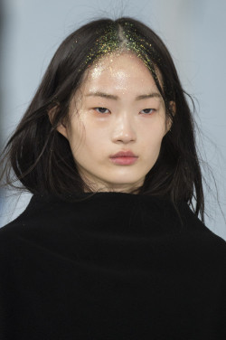 midnight-charm:  Hyun Ji Shin at Preen Fall / Winter 2018