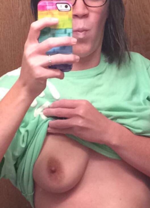 orallywantent:  laserbret:  Sexy selfie from wife  Holy titties! Solo cute and HOT!