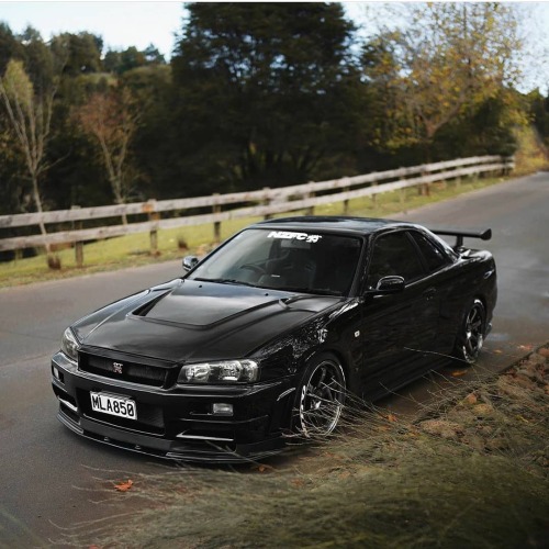 untouchvbles: Nissan Skyline GT-R (R34)