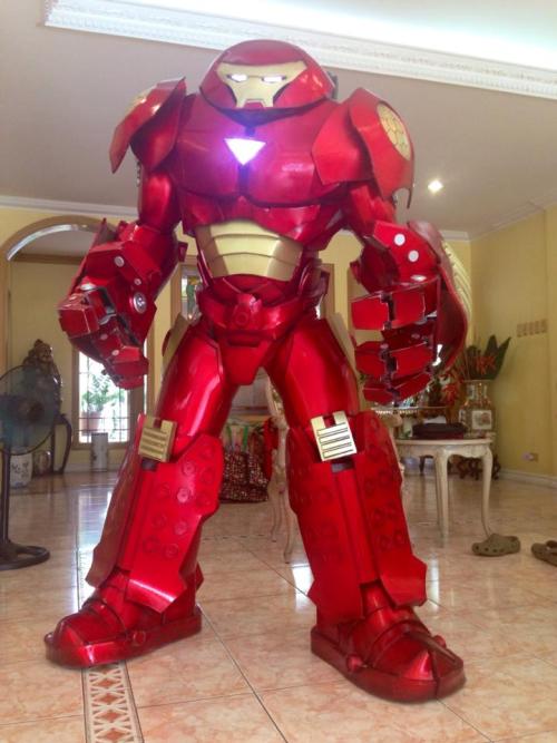 dr-archeville:  cosplay-gamers:  Hulkbuster Cosplay by Pablo Bairan Photography by Tanya Bairan  Cool! 