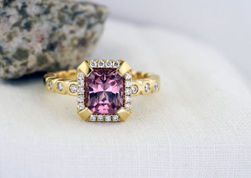 Pink spinel. Ahhh… #zomacolor #rings #finejewelry #finejewellery #livelifecolorfully #oneofakind #on