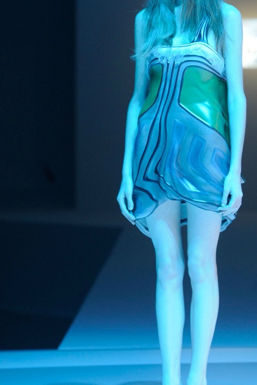 Porn ampersand-et:  hussein chalayan ss09.  photos