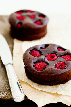 thecakebar:  Dark Chocolate and Raspberry