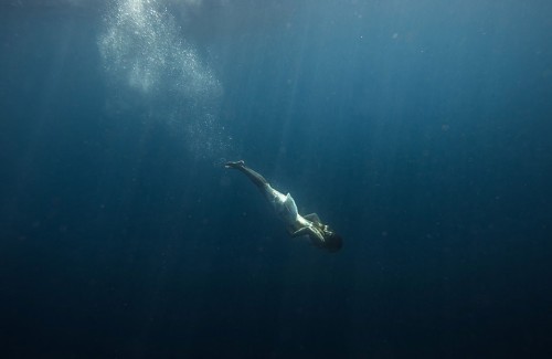 asylum-art: Into the Deep byTyler Stableford is a photography series by American photographer and director Tyler Stableford who challenged himself both artistically and technically to create this series which depicts a model swimming with  whale sharks