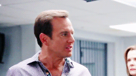 hawkaye:gob bluth gay panicking throughout season 5a (insp.)