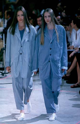 dotcomme:Women walking the men’s runway - Yohji Yamamoto 1999 Spring/Summer collection