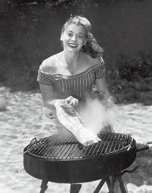 ianbrooks:   Vintage Underwater Pinups photos by Bruce Mozert To promote Silver Springs, Florida’s crystal clear waters, Bruce Mozert took a series of creative underwater photos in 1938, depicting scenes of leisure one can partake in with no oxygen