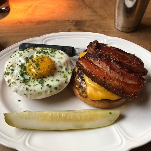 Au Cheval - Chicago, ILFamous Au Cheval burger with bacon and egg