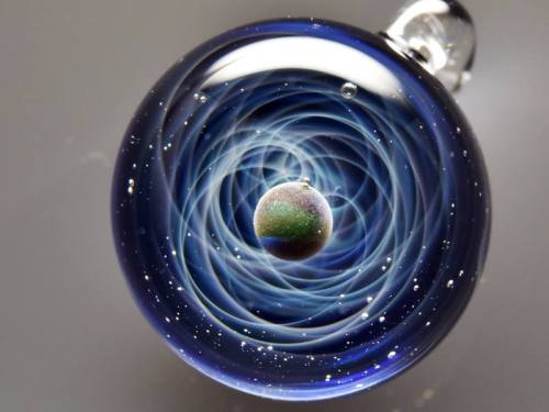 culturenlifestyle:  Satoshi Tomizu Captures the Universe In Incredible Miniature Glass Spheres Japanese glass artist Satoshi Tomizu creates unbelievable globes of glass that contain solar systems, stars, and galaxies. These miniature spheres are made