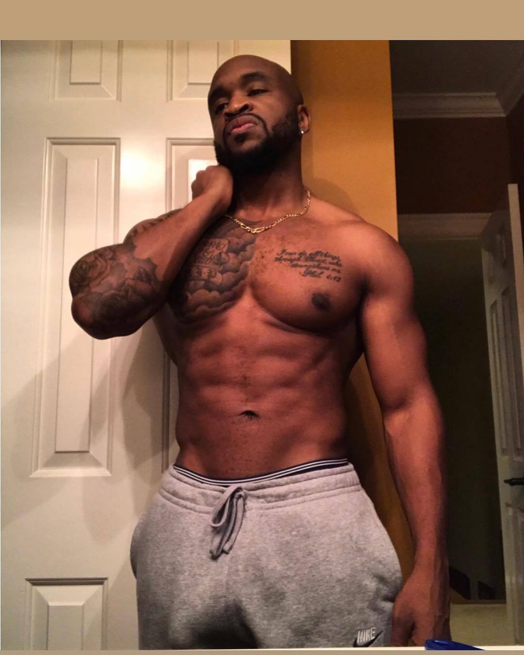 luvphattazz:  phelps1252: Gray Sweat Pants Season    A few of them can tag team this