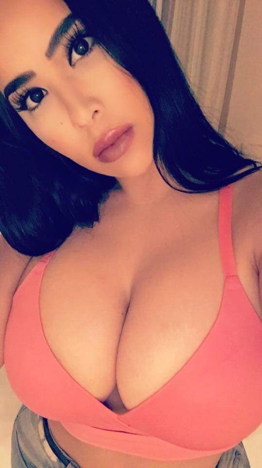 Busty Sexy ( ⊙ Y ⊙ )