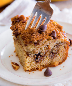 fullcravings:  Banana Chocolate Chip Crumb Cake