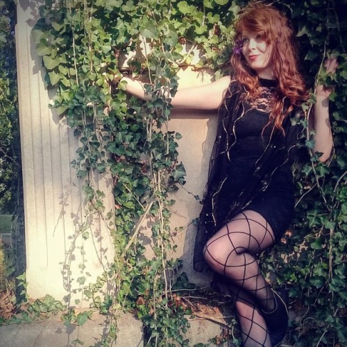 wonderfulworldofhosiery: Ivy #redheaddaily (at Riverside Cemetery)