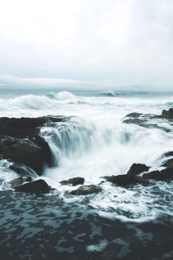 thelavishsociety:  Thor’s Well by Nick