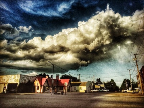 Ain&rsquo;t no sunshine when she gone&hellip;only darkness everyday #mwrphoto #clouds #route66 #trav