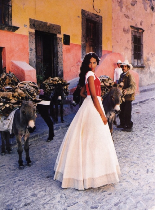 islatropical: Magazine: Vogue US March 1998Title: The Heat of the MomentModel: Naomi CampbellPhotogr