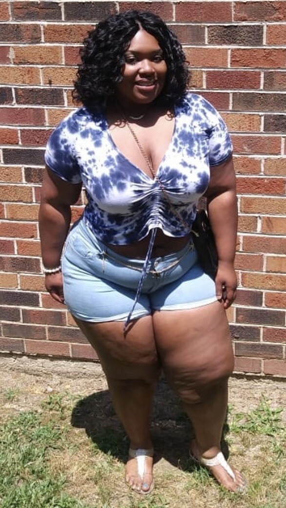 Thick women/ BBWs