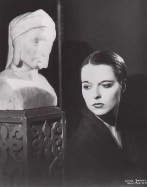 sddubs: Louise Brooks and a bust of Dante Alighieri for “God’s Gift to Women” (Michael Curtiz, 1931)