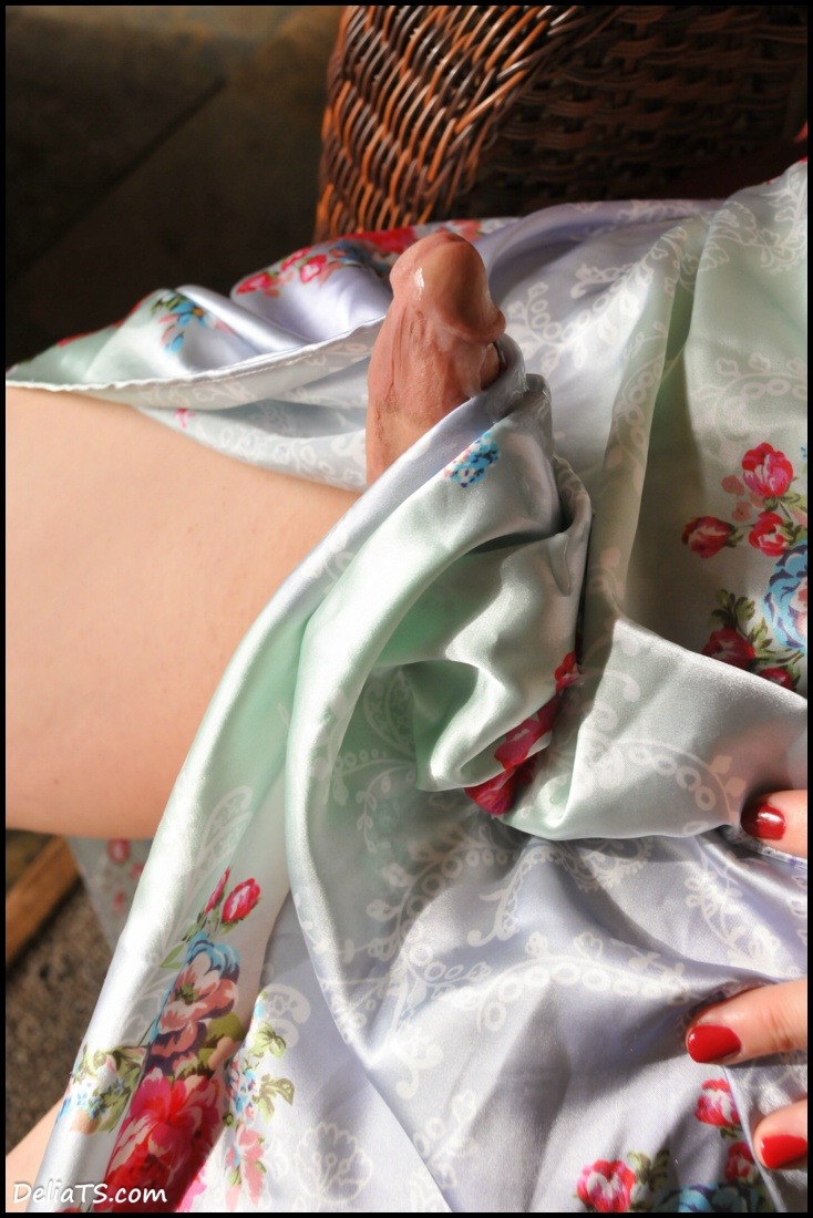 futacumshot:  DeliaTs Random Pics