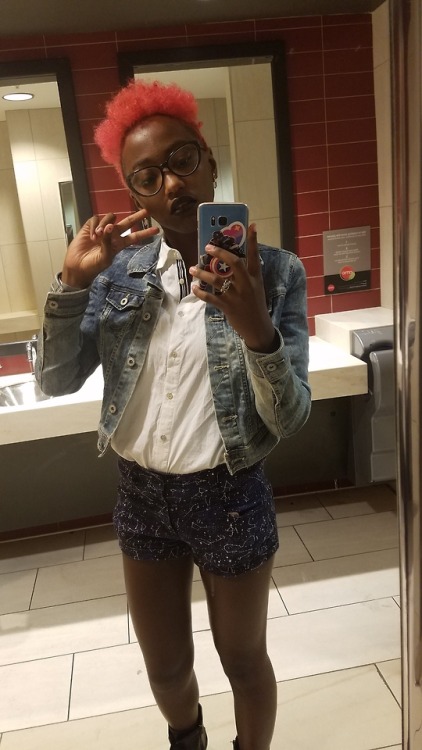 pldubrahs: [ID: two bathroom mirror selfies of me, a nonbinary black person. I have a dark pink hair