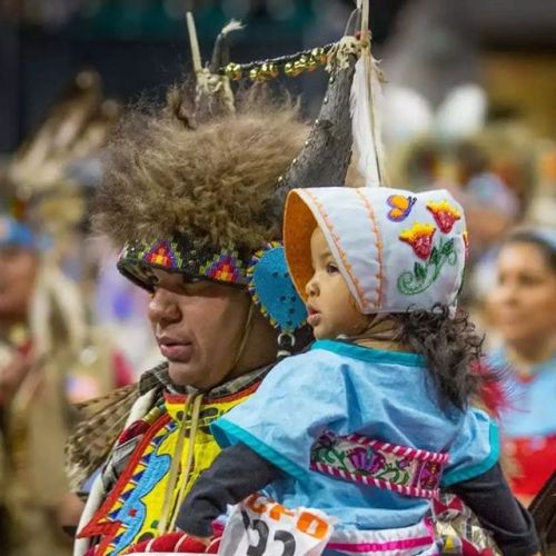 Ahó! Que #hermosura #todasMisRelaciones del #powWow de Denver 2017 #beautiful PowWows.com