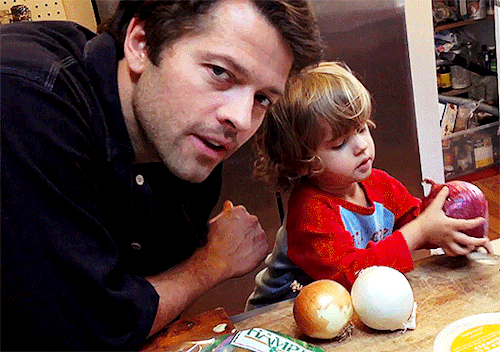 becauseofthebowties: MISHA COLLINS in Cooking Fast &amp; Fresh With West! Episode #2 - for NEW YEAR