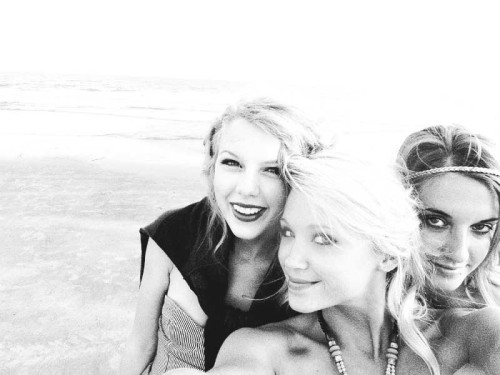 album1989:Taylor Swift Photo Blog // Charleston, SC (x)