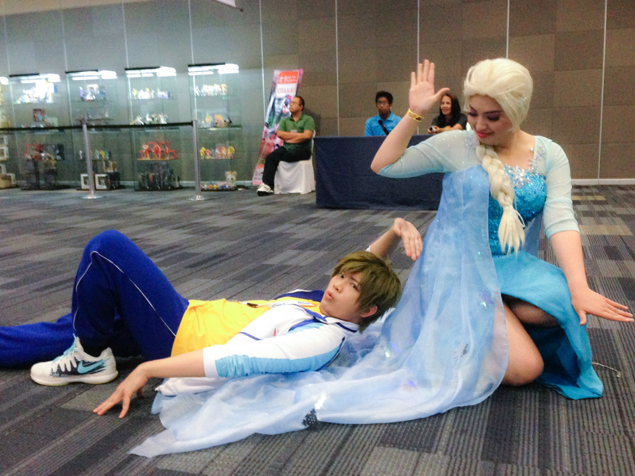 behindinfinity:  And they said we couldn’t shoot a relay at a convention Makoto