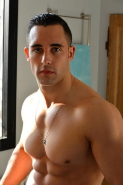 realsexymen:  http://realsexymen.tumblr.com/