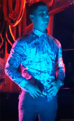  Nick Jonas in a gay club last night (x)