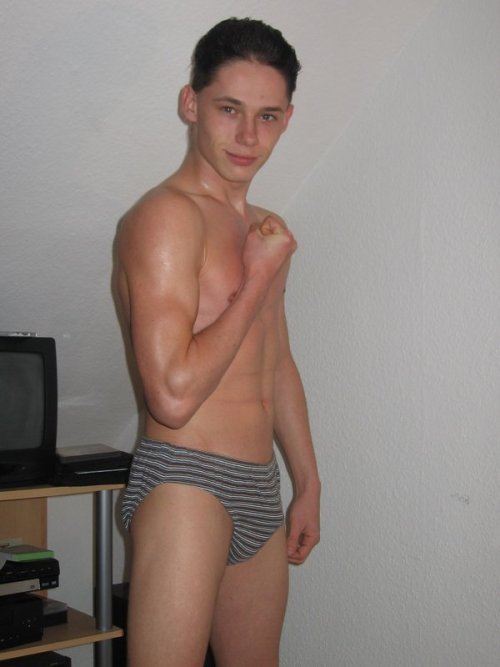 mostlymensunderwear: Twink showing off in his bulging briefs