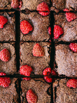 vegan-yums:  double chocolate raspberry brownies / recipe 