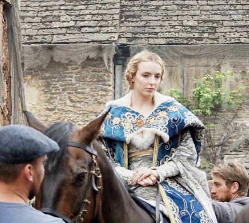 bethwoodvilles:Jodie Comer on set of The White Princess (x) 