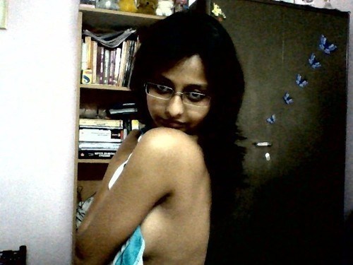 nudedesiart:  Hot and horny indian girl