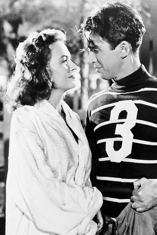 avagardner:Donna Reed & James Stewart in ‘It’s a Wonderful Life’, 1946.