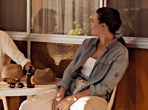 Helen + Sitting Like She Wants To Attract Women 🌈👀