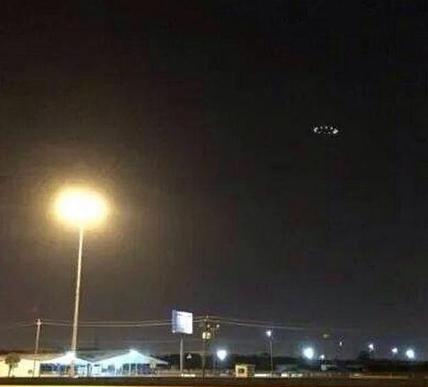 ufo-the-truth-is-out-there:  When UFOs fly over a metropolitan area known as “Space