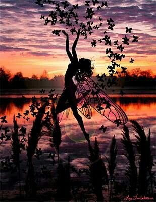 mylipsbelongtoyou:  ….or a fairy! 