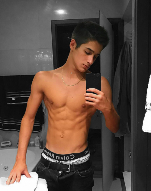 undiefan99:  Hot sagger. :)
