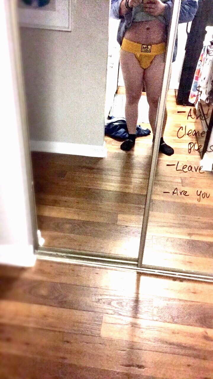 bulletsoul123:  gingercubinalabama:Always having to by the XL because of my 🍑